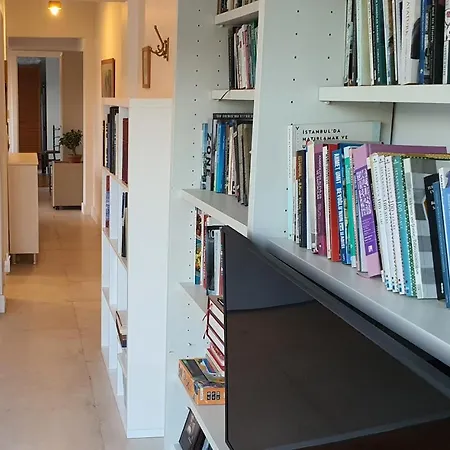 Διαμέρισμα Stylish Cozy 1-bedroom With Balcony & Sea View