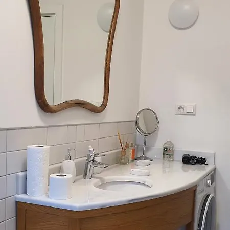 Stylish Cozy 1-bedroom With Balcony & Sea View *