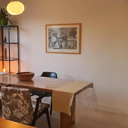 Διαμέρισμα Stylish Cozy 1-bedroom With Balcony & Sea View *