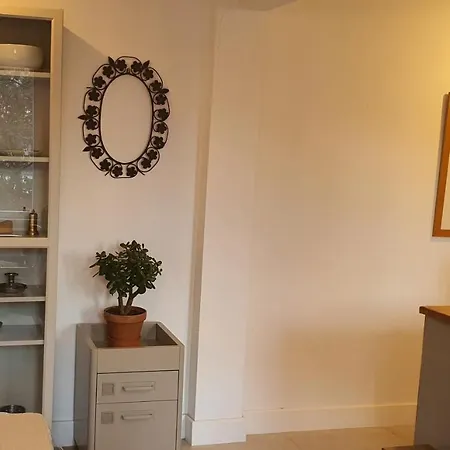 Stylish Cozy 1-bedroom With Balcony & Sea View Διαμέρισμα *