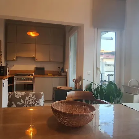 Stylish Cozy 1-bedroom With Balcony & Sea View Διαμέρισμα