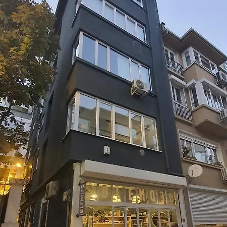 Stylish Cozy 1-bedroom With Balcony & Sea View