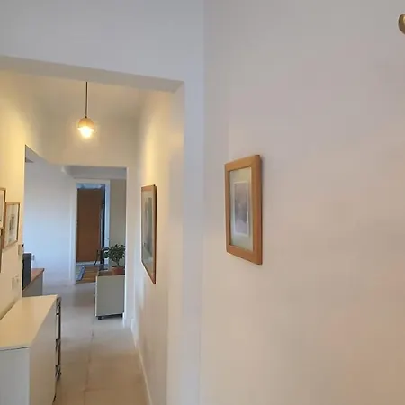 Stylish Cozy 1-bedroom With Balcony & Sea View Διαμέρισμα *