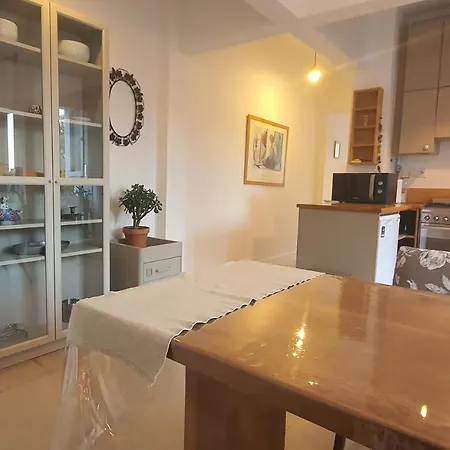 Stylish Cozy 1-bedroom With Balcony & Sea View Κωνσταντινούπολη